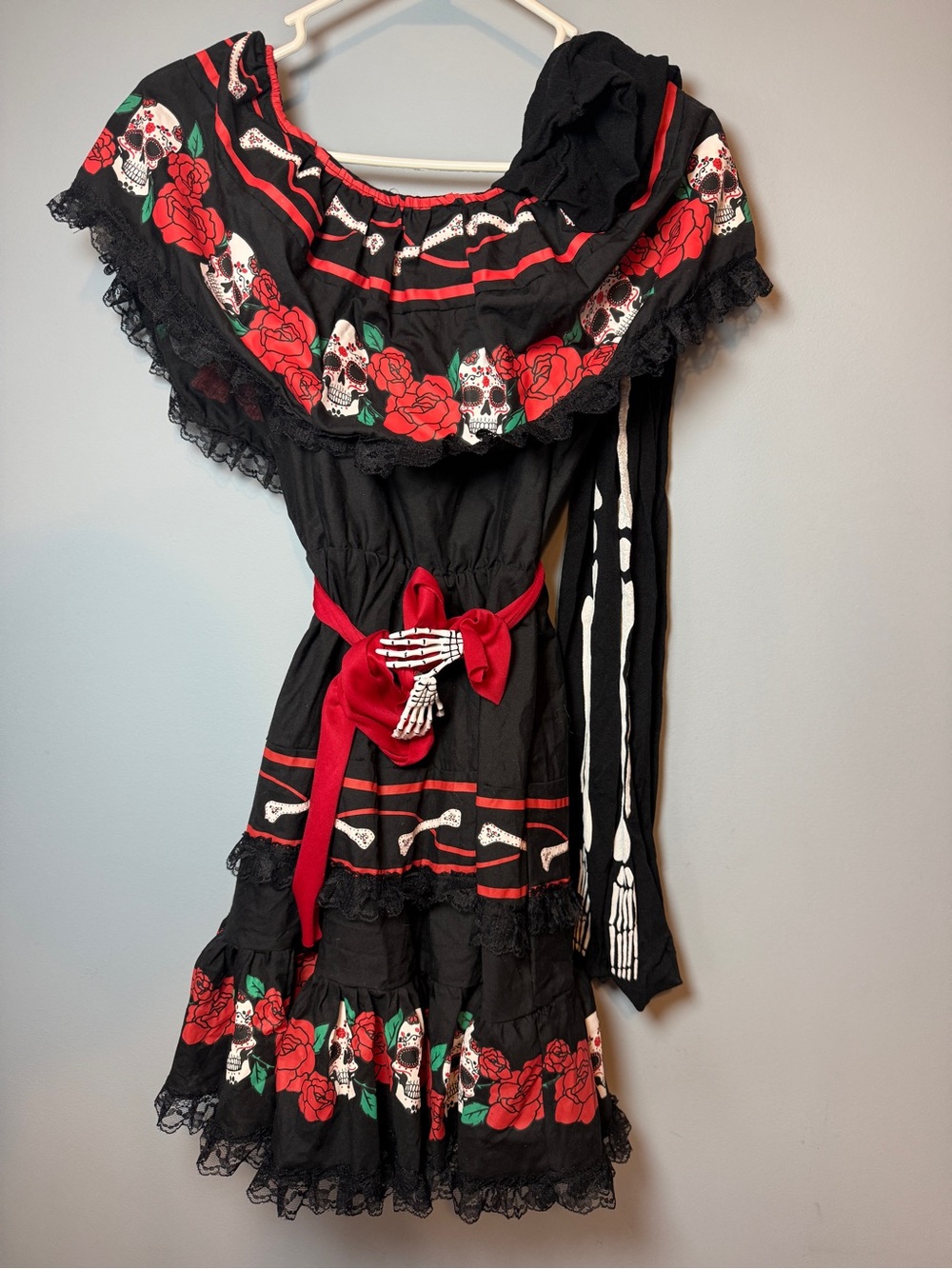 Black & Red Skull Rose Off-Shoulder Day of The Dead Costume with bone nylons